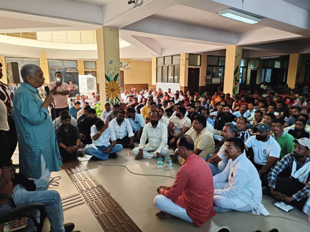 Tikshan Sood and leaders assured support for the sanitation workers strike and proposed bandh